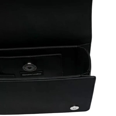 THE EASY CHIC SHOULDER BAG